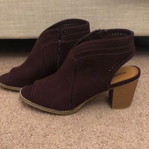 One-toe ankle booties